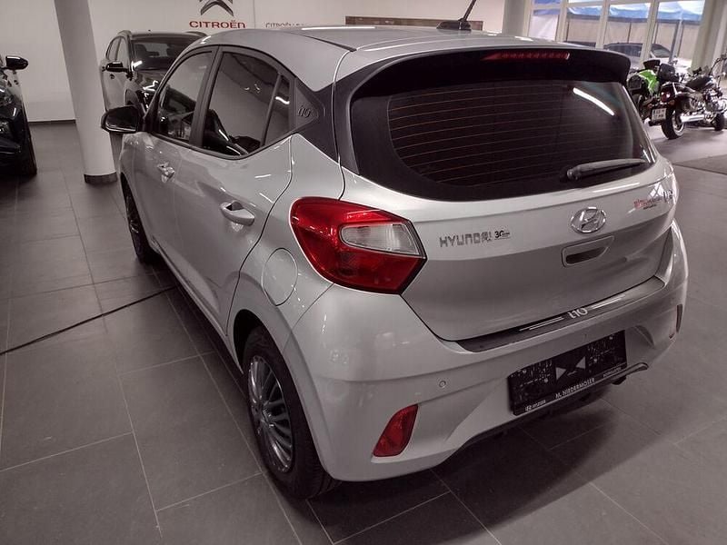 Gebraucht Hyundai i10 Edition 30+ 67 PS (49 kW) 2022 Silber Kleinwagen