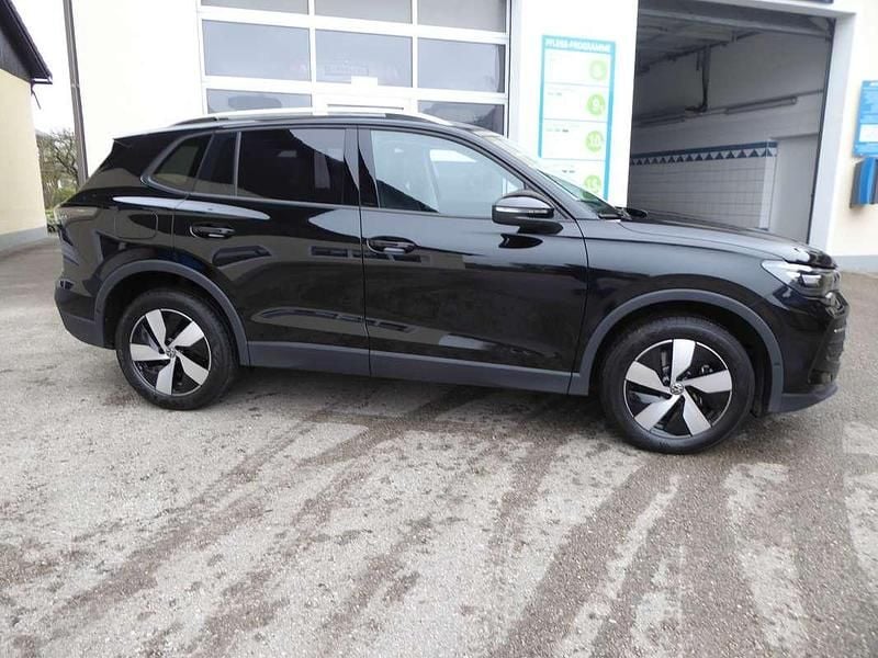 Gebraucht VW Tiguan Life 150 PS (110 kW) 2025 Schwarz SUV
