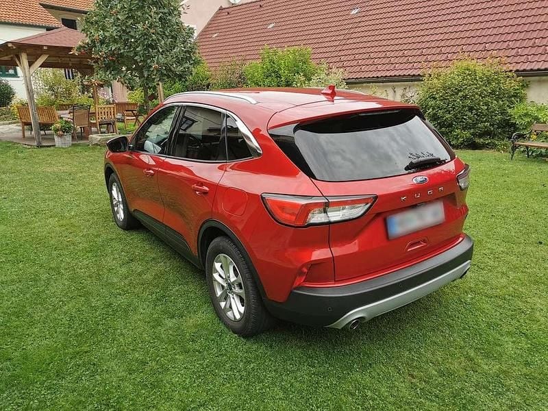 Gebraucht Ford Kuga Titanium 120 PS (88 kW) 2021 Rot SUV
