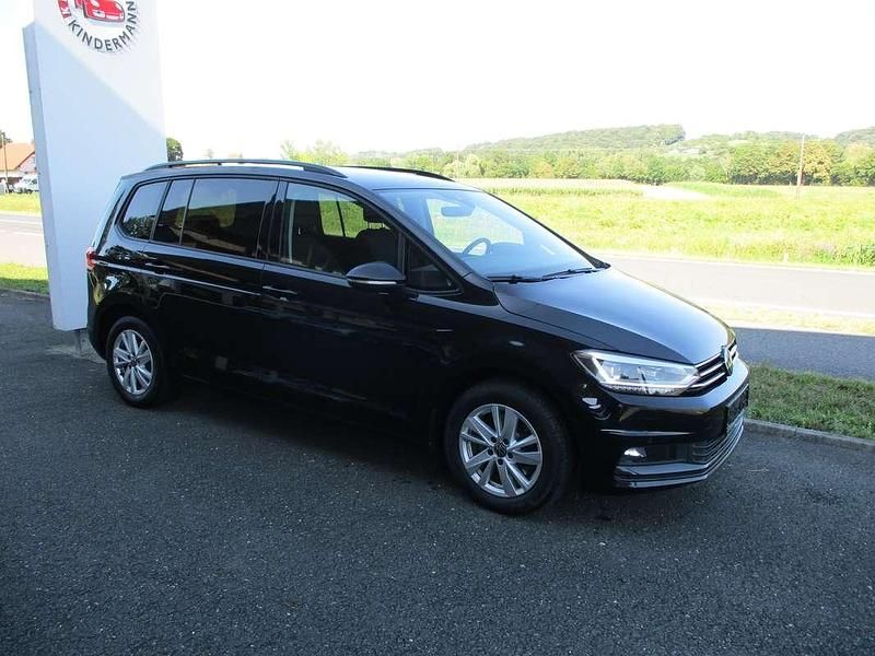 Gebraucht VW Touran 122 PS (89 kW) 2022 Schwarz Van / Kleinbus