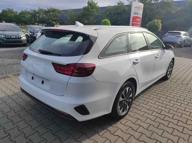 Neu Kia Ceed Sportswagon 140 PS (102 kW) 2025 Weiß Kombi