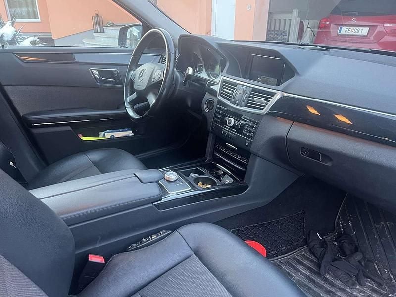 Gebraucht Mercedes E300 204 PS (150 kW) 2011 Grau Limousine
