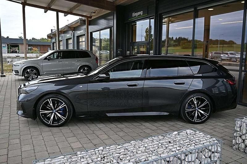 Gebraucht BMW i5 M Sport 250 kW (340 PS) 2024 Grau Kombi