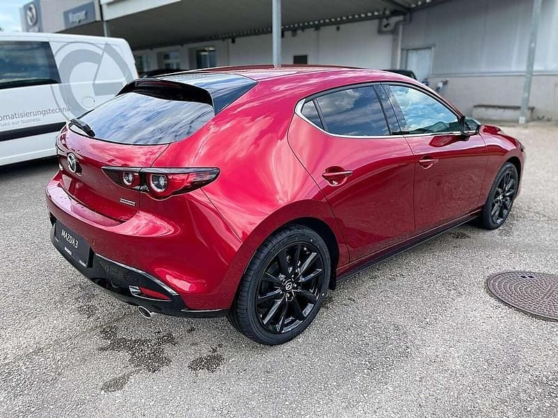 Neu Mazda 3 Homura-Line 140 PS (102 kW) 2025 Rot Limousine