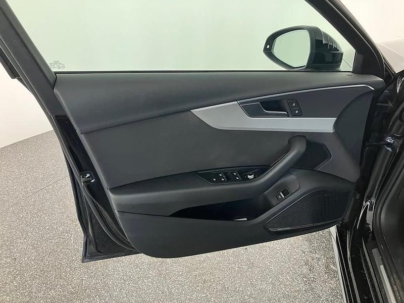 Gebraucht Audi A4 Advanced 204 PS (150 kW) 2021 Schwarz Kombi