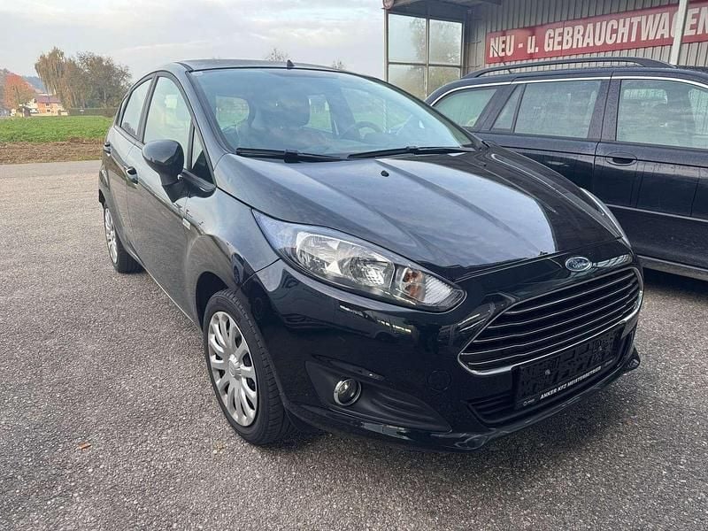 Schwarz Gebraucht 2015 Ford Fiesta Trend Kleinwagen | € 6.990 (Fairer Preis) - Bild 1/4