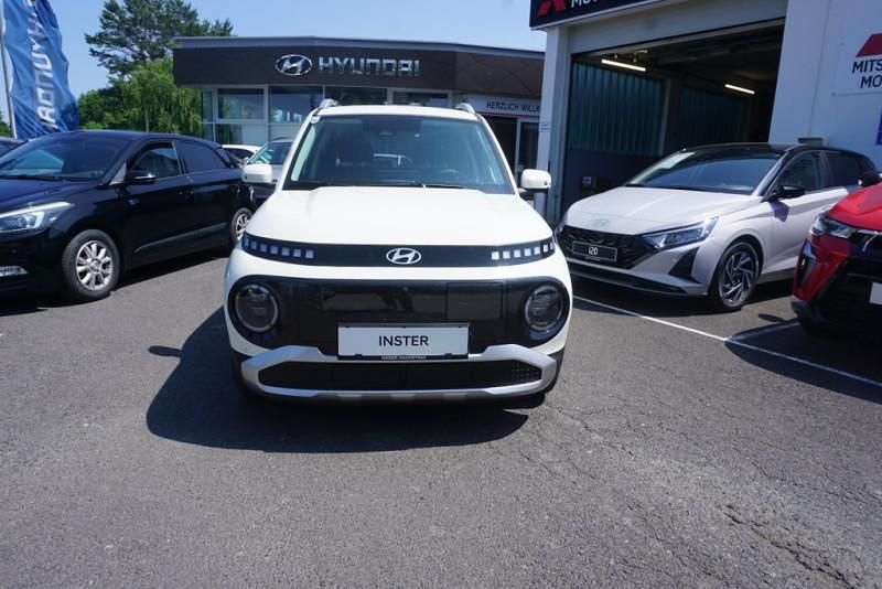 Gebraucht Hyundai Inster Trend 27 kW (38 PS) 2023 Unbleached ivory Kleinwagen