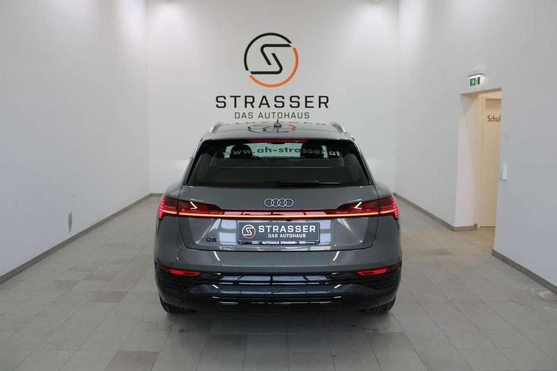 Gebraucht Audi Q8 e-tron Business 300 kW (408 PS) 2024 Grau SUV