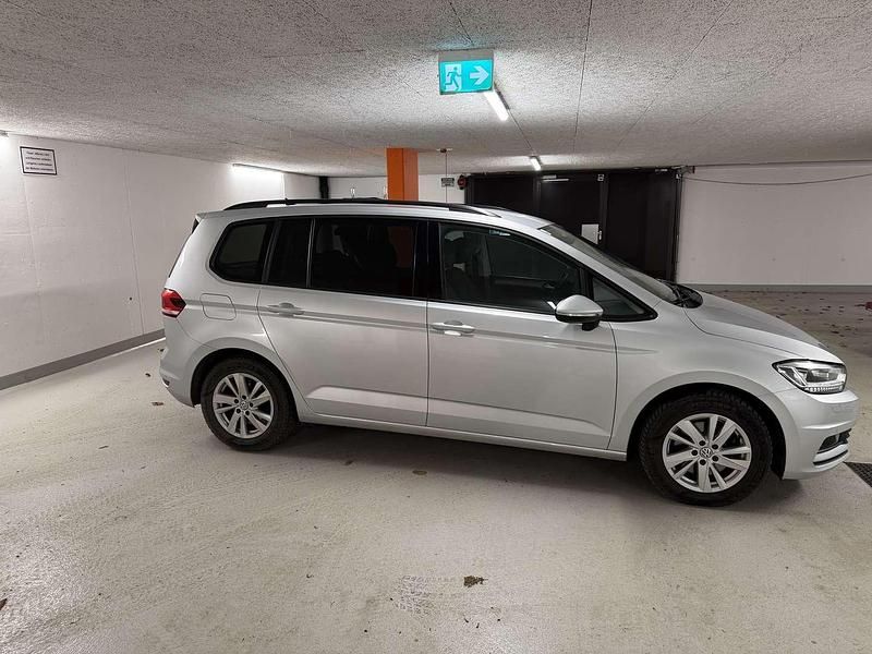 Gebraucht VW Touran Comfortline 116 PS (85 kW) 2020 Grau Van / Kleinbus