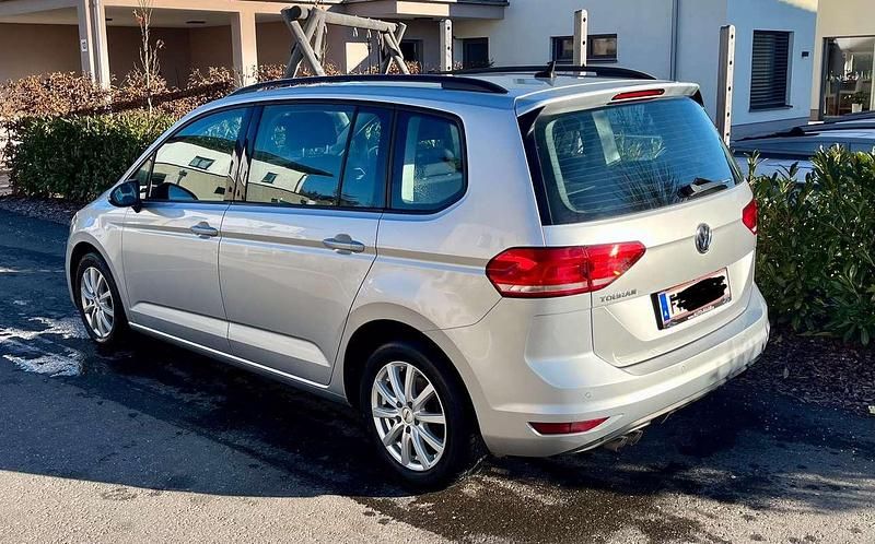 Gebraucht VW Touran Comfortline 150 PS (110 kW) 2019 Grau Van / Kleinbus