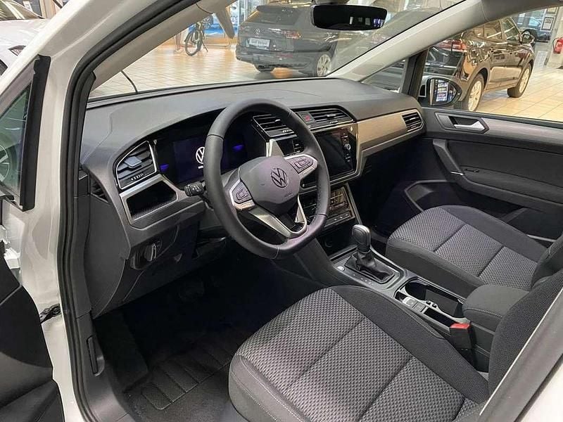 Neu VW Touran 150 PS (110 kW) 2025 Weiss  normal Van / Kleinbus