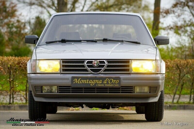 Gebraucht Alfa Romeo 90 128 PS (94 kW) 1985 Silber Limousine