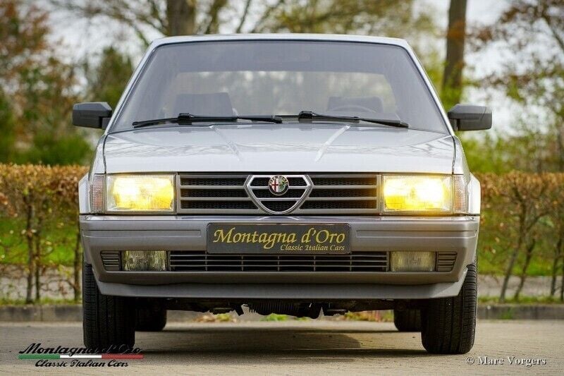 Silber Gebraucht 1985 Alfa Romeo 90 Limousine | € 15.950 - Bild 1/4