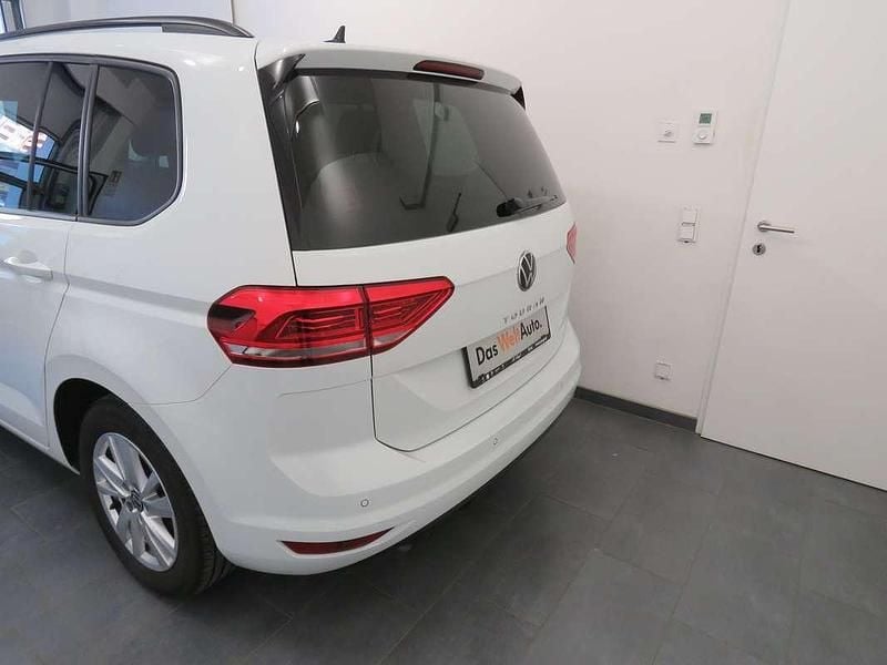 Gebraucht VW Touran 150 PS (110 kW) 2022 Weiss  normal Van / Kleinbus