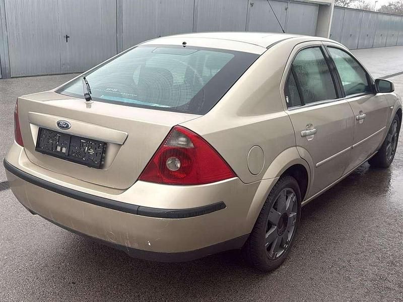 Gebraucht Ford Mondeo Ghia 131 PS (96 kW) 2004 Beige Limousine
