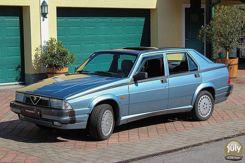 Gebraucht Alfa Romeo 75 Quadrifoglio Verde 192 PS (141 kW) 1991 Blau Limousine