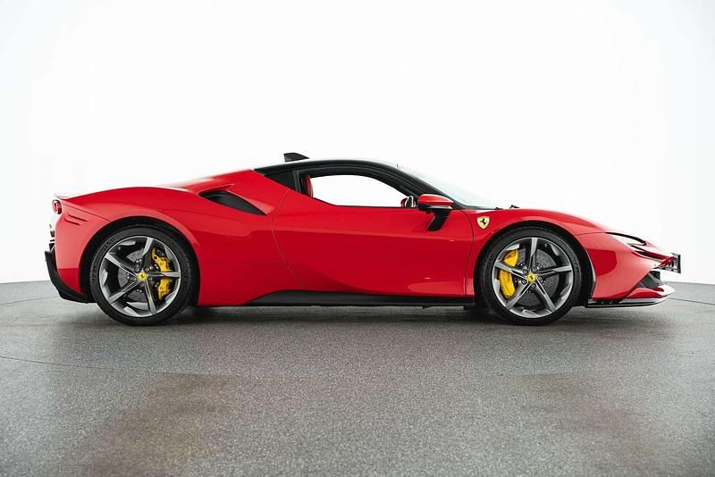 Gebraucht Ferrari SF90 780 PS (573 kW) 2023 Rot Coupé