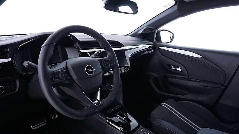 Gebraucht Opel Corsa 101 PS (74 kW) 2025 Kristall silber b0nzr Kleinwagen