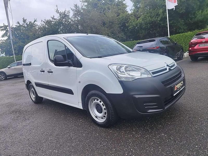 Weiß Gebraucht 2017 Citroën Berlingo Comfort Van / Kleinbus | € 11.988 (Fairer Preis) - Bild 1/4