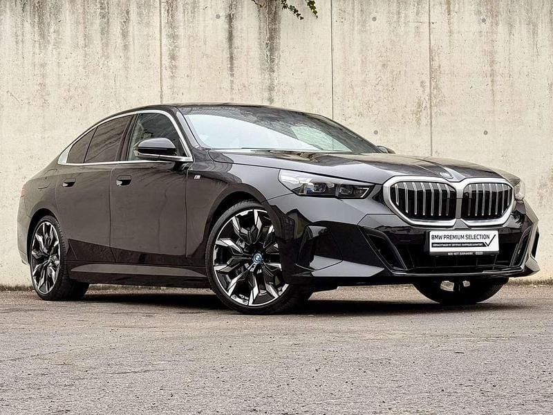 Gebraucht BMW 550e M Sport 489 PS (359 kW) 2023 Schwarz Limousine