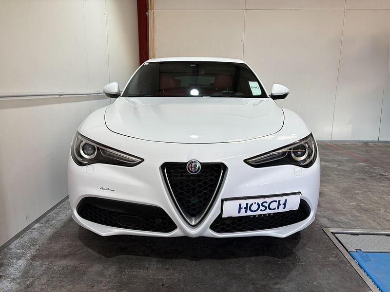 Gebraucht Alfa Romeo Stelvio Super 209 PS (153 kW) 2018 Weiß SUV