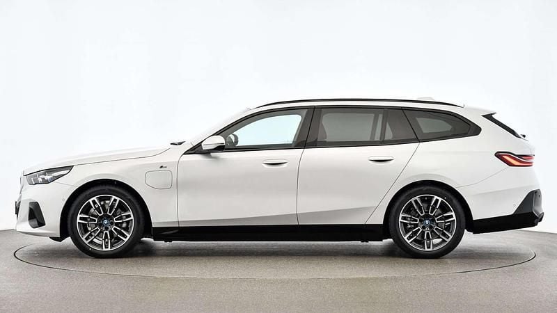 Gebraucht BMW 530e Efficient Dynamics 299 PS (219 kW) 2024 Weiß Kombi