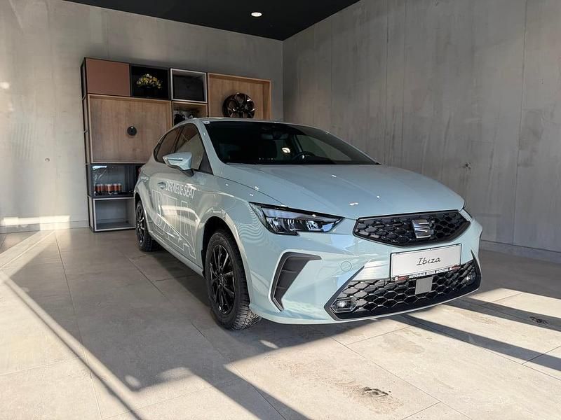 Neu Seat Ibiza Style 95 PS (69 kW) 2026 Hellgrau  metallic Kleinwagen
