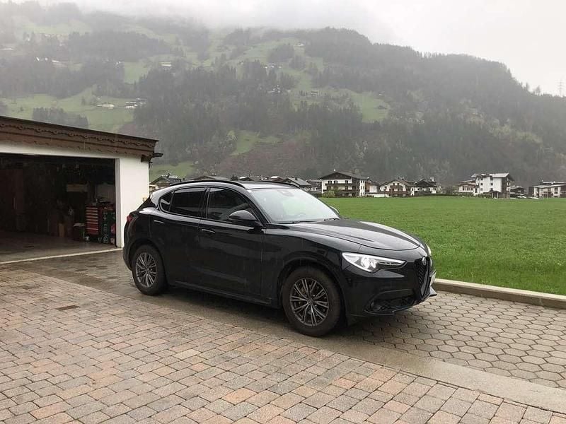 Gebraucht Alfa Romeo Stelvio Veloce 209 PS (153 kW) 2021 Schwarz SUV