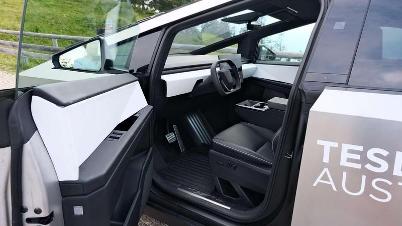 Gebraucht Tesla Cybertruck 441 kW (600 PS) 2024 Grau Abholung