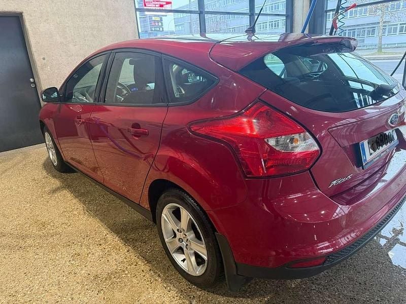Gebraucht Ford Focus Trend 86 PS (63 kW) 2012 Rot Limousine