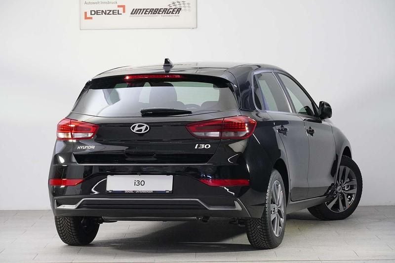 Gebraucht Hyundai i30 GO! 101 PS (74 kW) 2024 Schwarz Limousine