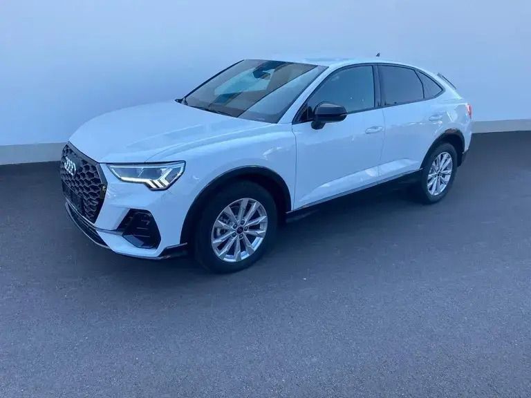 Weiss metallic Gebraucht 2024 Audi Q3 Sportback Business Plus SUV | € 48.500 (Etwas zu teuer) - Bild 1/4