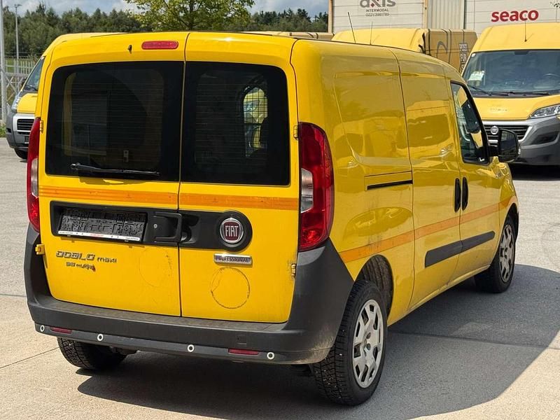 Gebraucht Fiat Doblò Basis 95 PS (69 kW) 2017 Gelb Van / Kleinbus