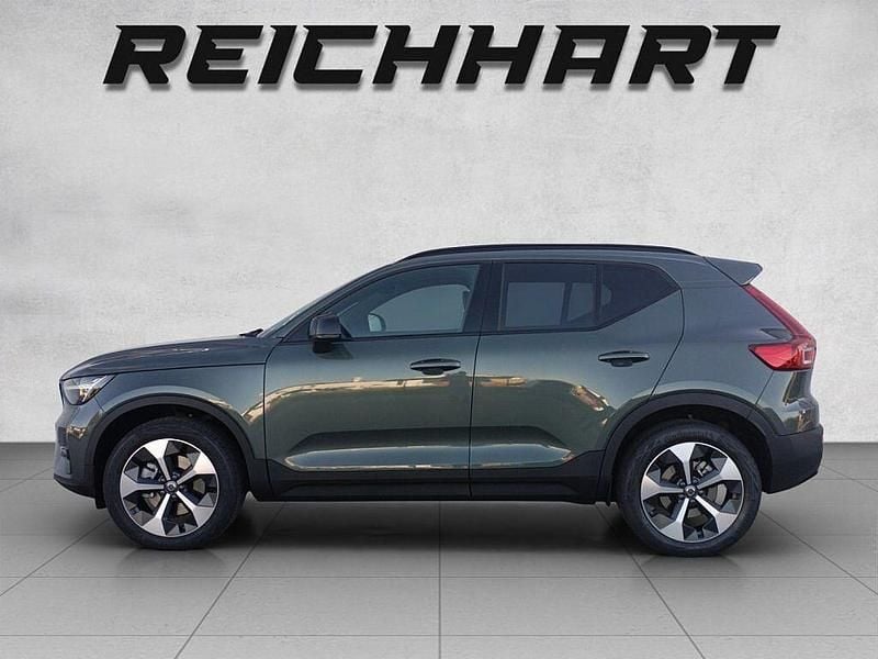 Neu Volvo XC40 163 PS (119 kW) 2025 Gold SUV