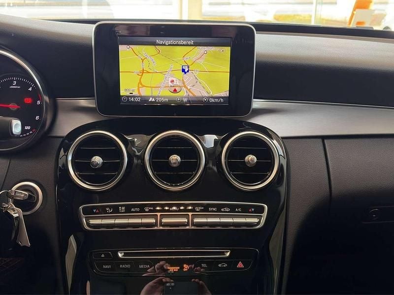 Gebraucht Mercedes C250 Avantgarde 204 PS (150 kW) 2015 Blau Limousine