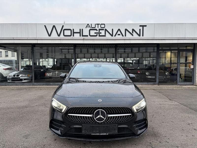 Schwarz Gebraucht 2022 Mercedes A200 AMG line Limousine | € 26.990 (Guter Preis) - Bild 1/4