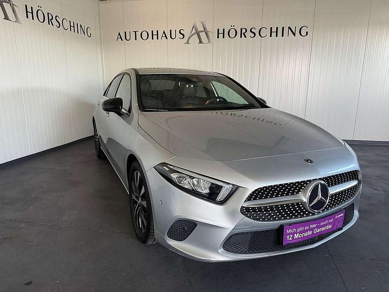 Silber Gebraucht 2020 Mercedes A180 Limousine | € 19.999 (Etwas zu teuer) - Bild 1/4