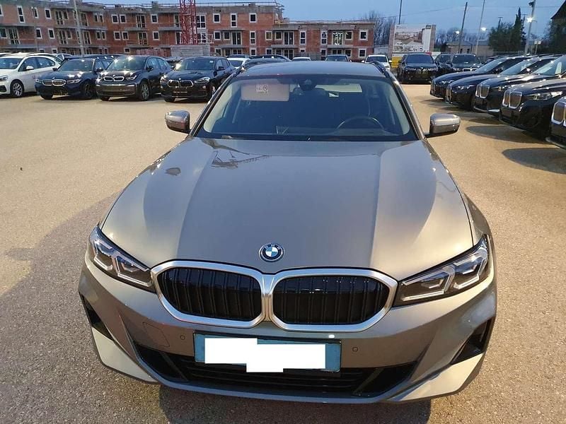 Gebraucht BMW 330e 184 PS (135 kW) 2023 Grau Kombi