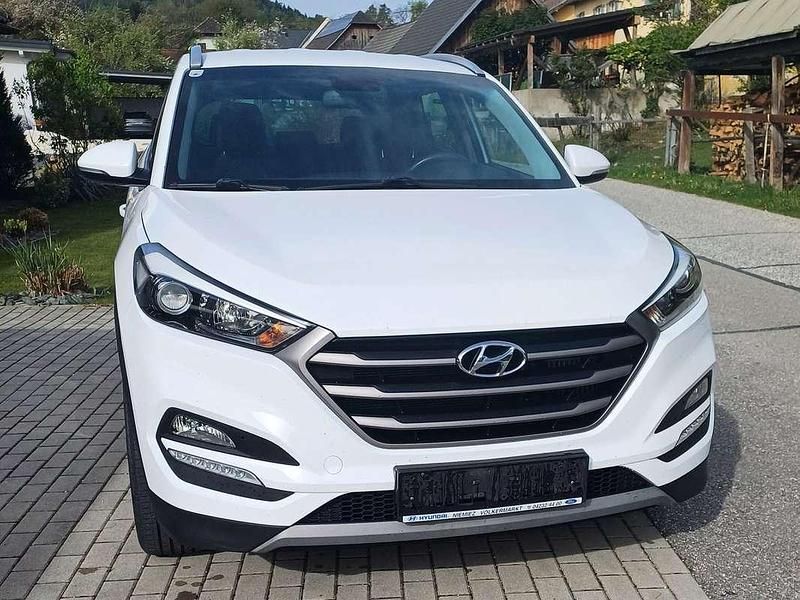 Weiß Gebraucht 2016 Hyundai Tucson GO! SUV | € 13.250 - Bild 1/4