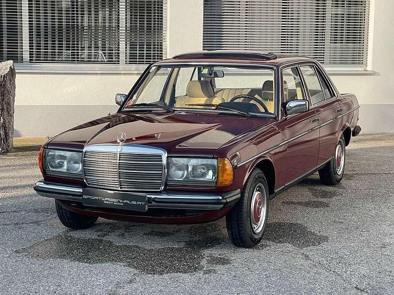 Gebraucht Mercedes E240 72 PS (52 kW) 1984 Rot Limousine