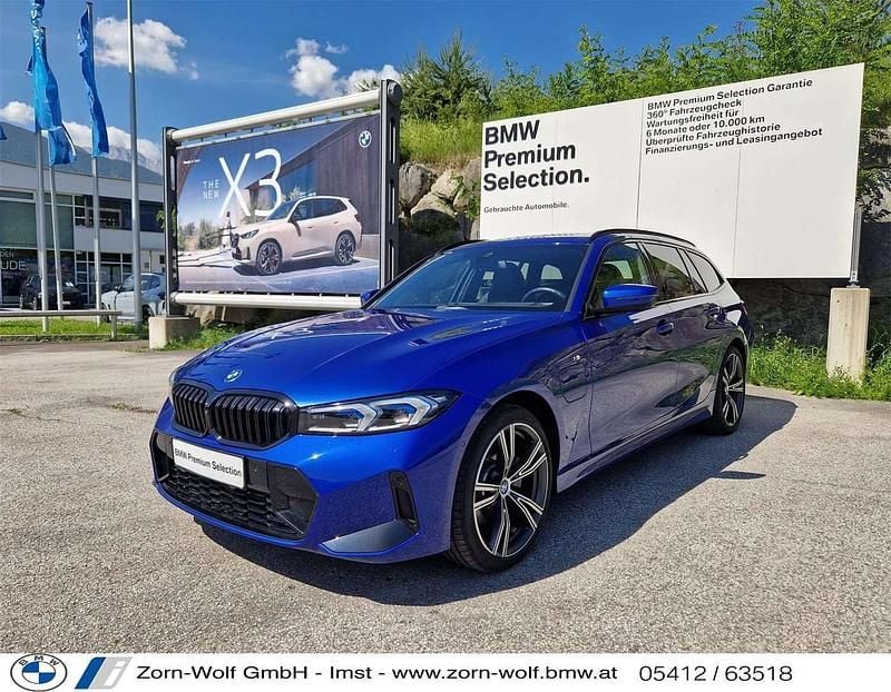 Blau Gebraucht 2023 BMW 330e Shadowline Kombi | € 49.500 - Bild 1/4