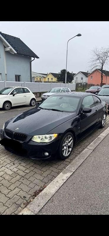 Gebraucht BMW 325 Sport Line 204 PS (150 kW) 2011 Schwarz Coupé