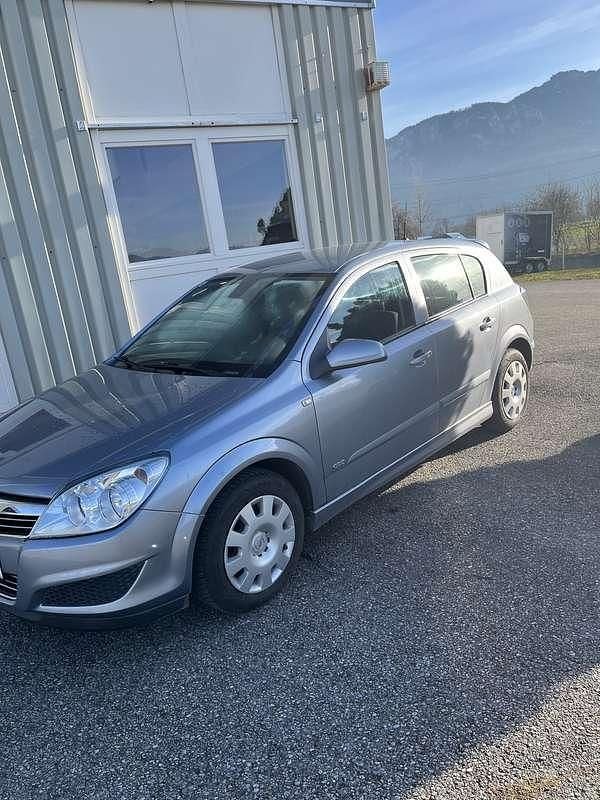 Gebraucht Opel Astra 110 PS (80 kW) 2009 Limousine