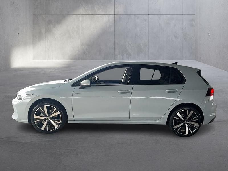 Neu VW Golf VIII 115 PS (84 kW) 2026 Dunkelblau  normal
