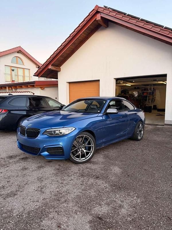 Blau Gebraucht 2017 BMW M240 M Sport Coupé | € 39.990 (Fairer Preis) - Bild 1/4