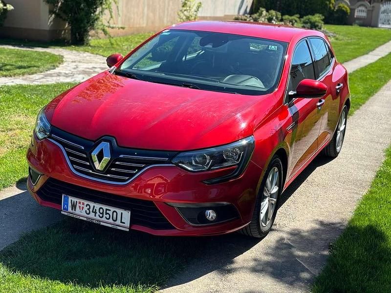 Rot Gebraucht 2016 Renault Mégane III Intens Limousine | € 11.000 (Teuer) - Bild 1/4