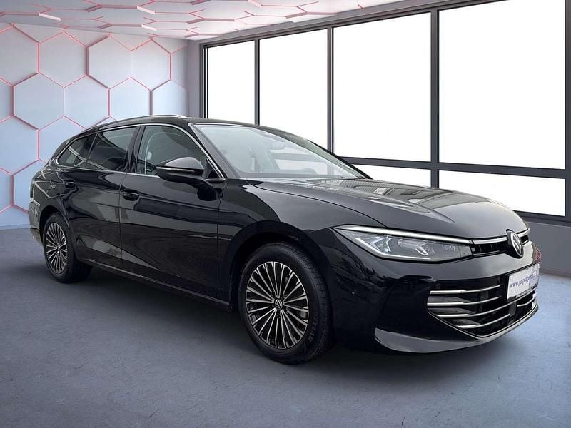 Gebraucht VW Passat Elegance 150 PS (110 kW) 2025 Schwarz Kombi