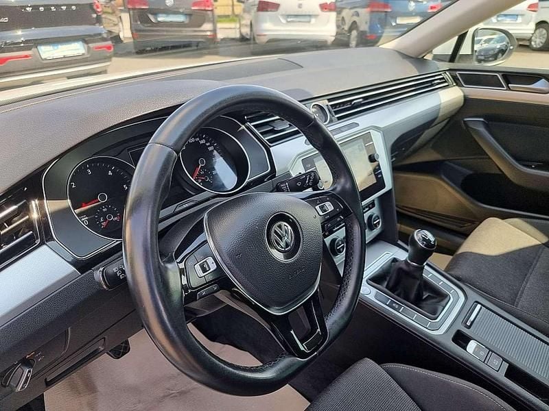 Gebraucht VW Passat Comfortline 150 PS (110 kW) 2019 Weiß Kombi