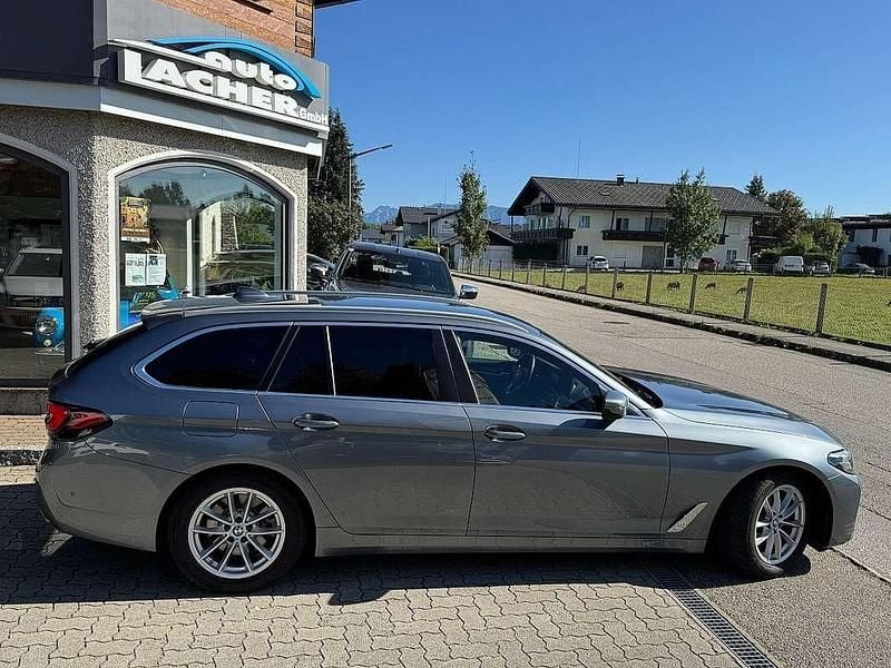 Gebraucht BMW 520 Efficient Dynamics 163 PS (119 kW) 2022 Grau Kombi