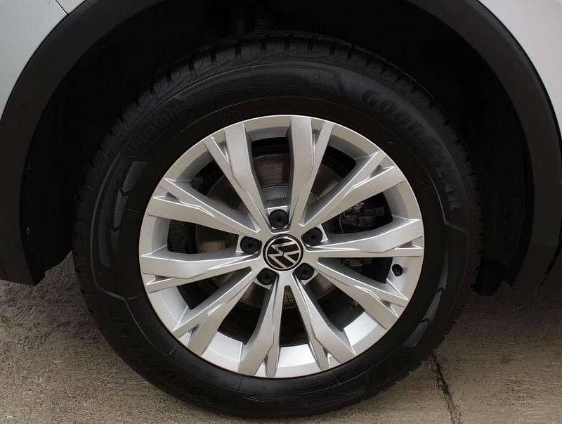 Gebraucht VW Tiguan Life 150 PS (110 kW) 2021 Silber  metallic SUV